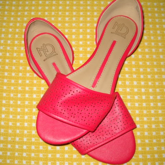 New Direction Shoes - NEW DIRECTION LADIES FLATS     SIZE 6.5